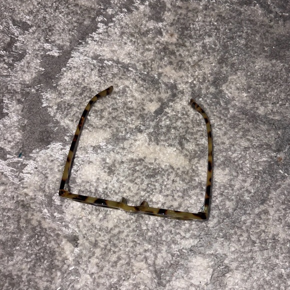 American Threads Tortoise Shell Sunglasses - Picture 2 of 3